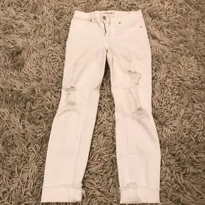 Madewell high rise skinny with distress. Fits 25